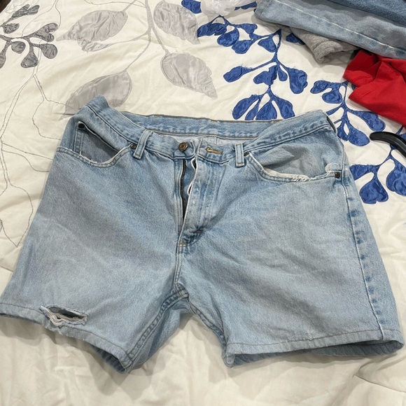 Distressed Jean shorts - Picture 1 of 4